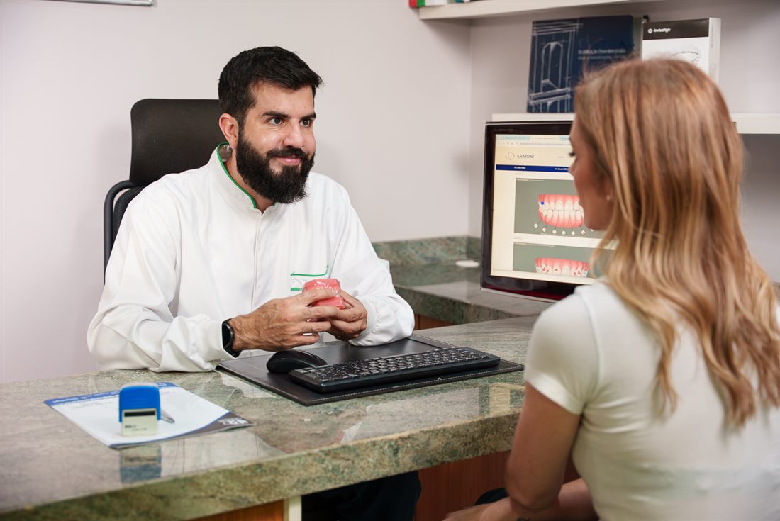 Prof. Dr. Romeu Cassiano em consulta clínica